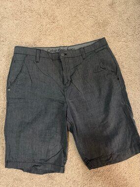 Men’s size 34 Calvin Klein, gray short shorts